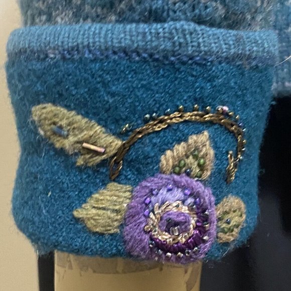 Icelandic Design Women's Full Zip Medium Floral Embroidered Sweater Blue Gray - Picture 7 of 11